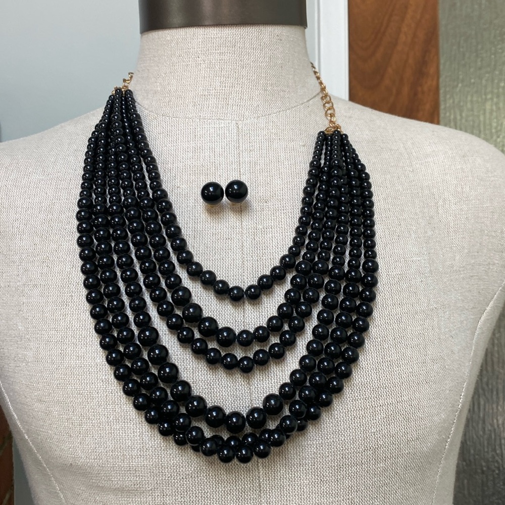 Black chunky beaded necklace and earrings set